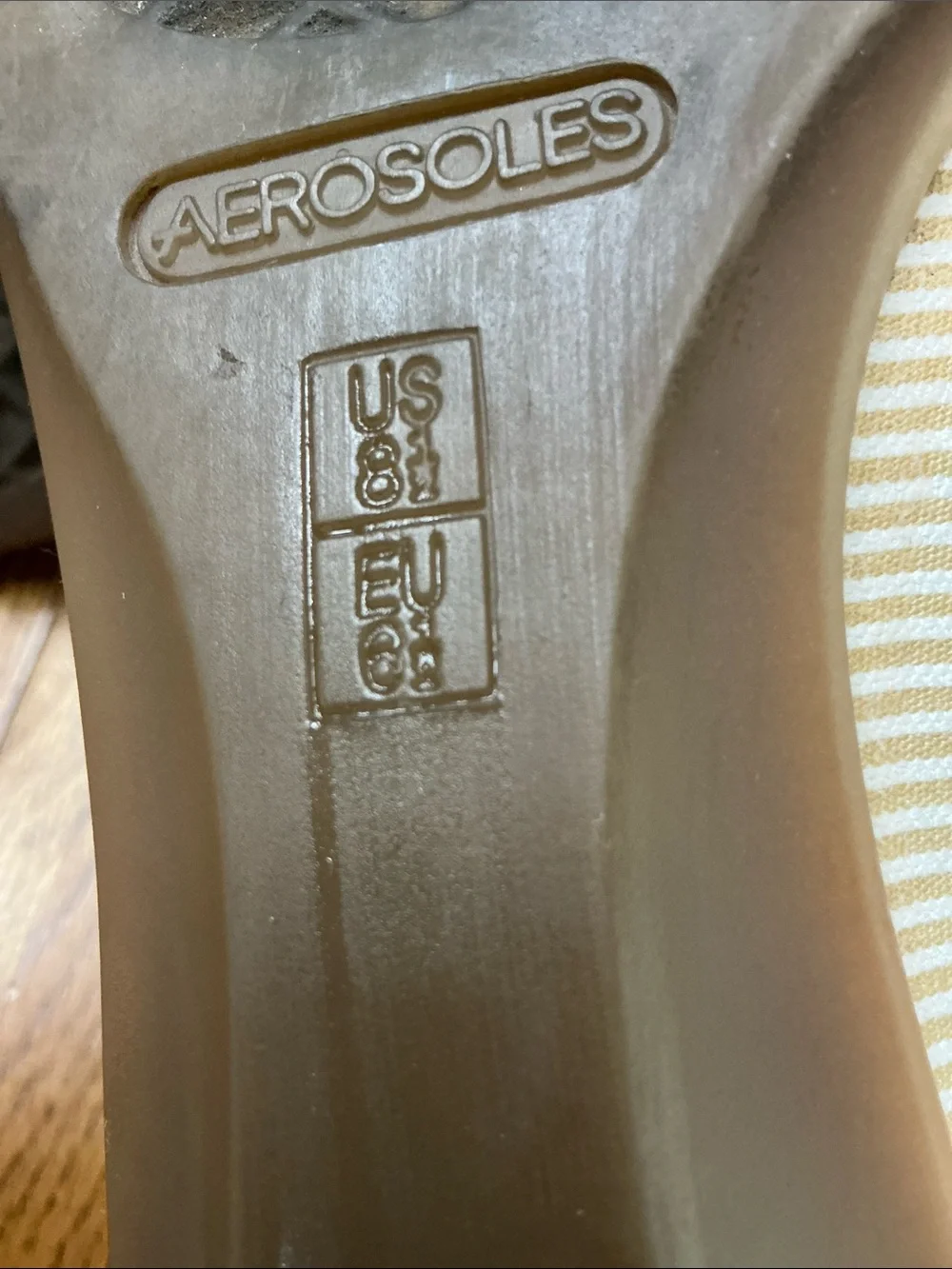 Woman’s AEROSOLES tan/white stripe flat with toe cap. Size 8.5. Bow.